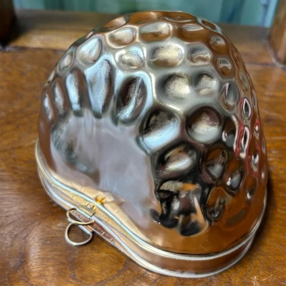 Set of 2 copper tone aluminum strawberry shaped jelly molds 4 cup capacity - Picture 10 of 10